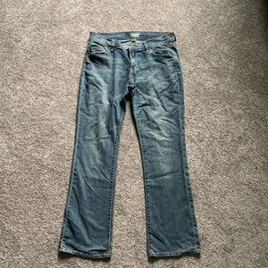 Size 4 Short Old Navy Flirt jeans. Smoke Free Pet Free home.